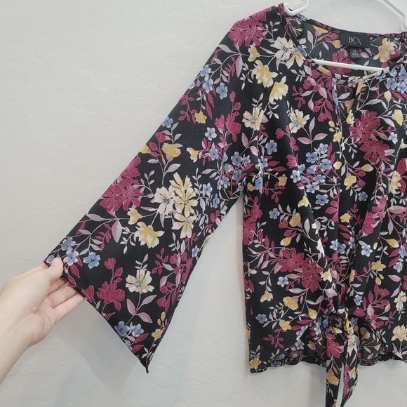 BCX Black & Floral Print Tie Front Blouse Top Women's Size XS - Picture 6 of 8
